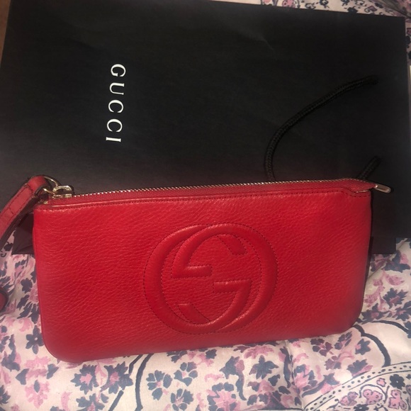 red gucci wristlet